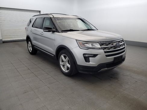 Used 2018 Ford Explorer XLT w/ Equipment Group 201A FWD image 13