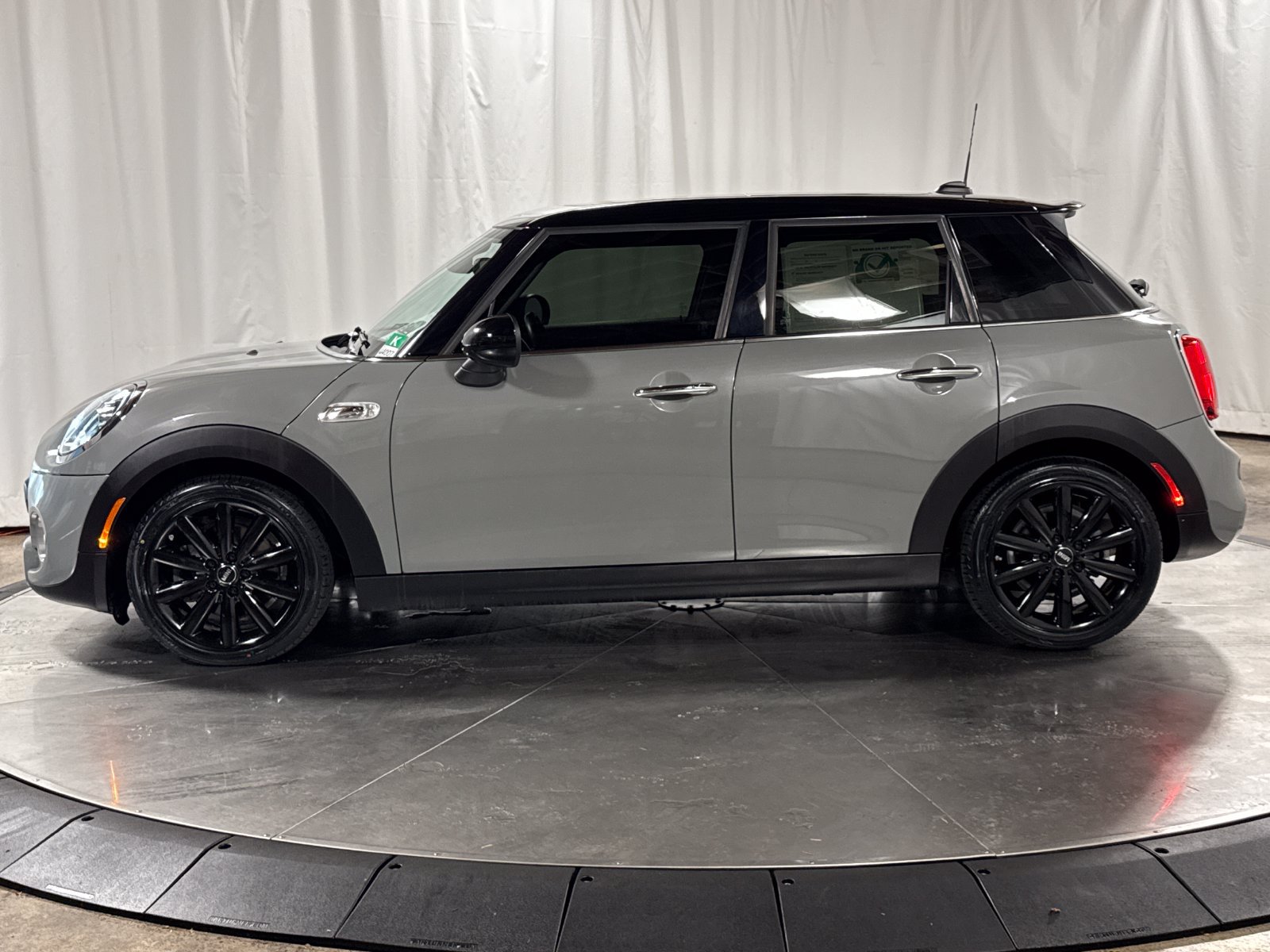Used 2019 MINI Cooper S w/ Signature Upholstery Package FWD image 8