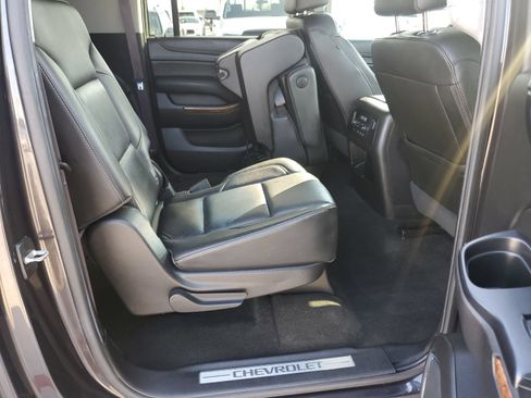Used 2017 Chevrolet Suburban Premier AWD/4WD image 33