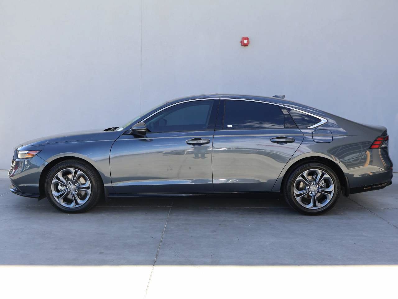 Used 2024 Honda Accord EX-L image 2