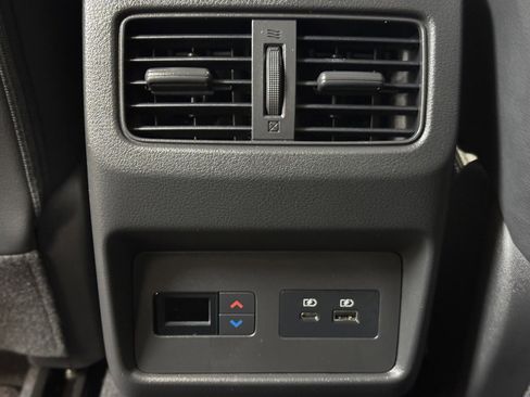 Used 2023 Nissan Rogue SL w/ SL Premium Package image 19