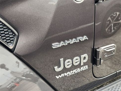Used 2020 Jeep Wrangler Unlimited Sahara image 9