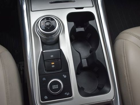Used 2022 Ford Explorer Platinum w/ Equipment Group 601A AWD/4WD image 35
