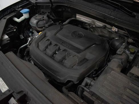 Used 2024 Volkswagen Tiguan SE AWD/4WD image 10