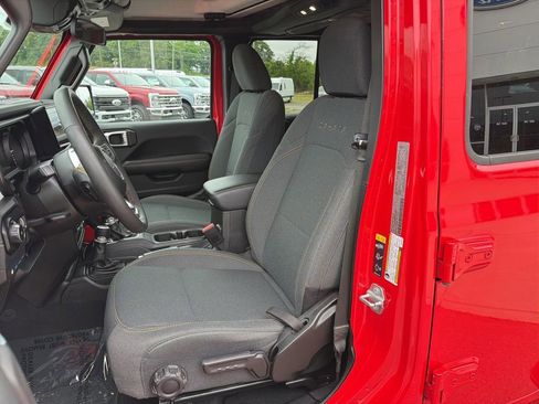 Used 2024 Jeep Wrangler Unlimited Sahara AWD/4WD image 10