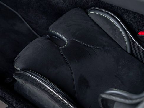 Used 2025 Aston Martin V8 Vantage Coupe image 15