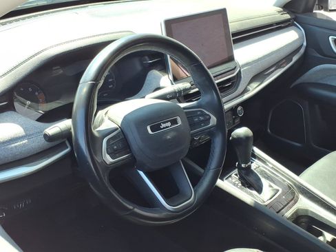 Used 2022 Jeep Compass Latitude w/ Convenience Group FWD image 3