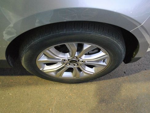 Used 2024 Ford Edge Titanium image 32