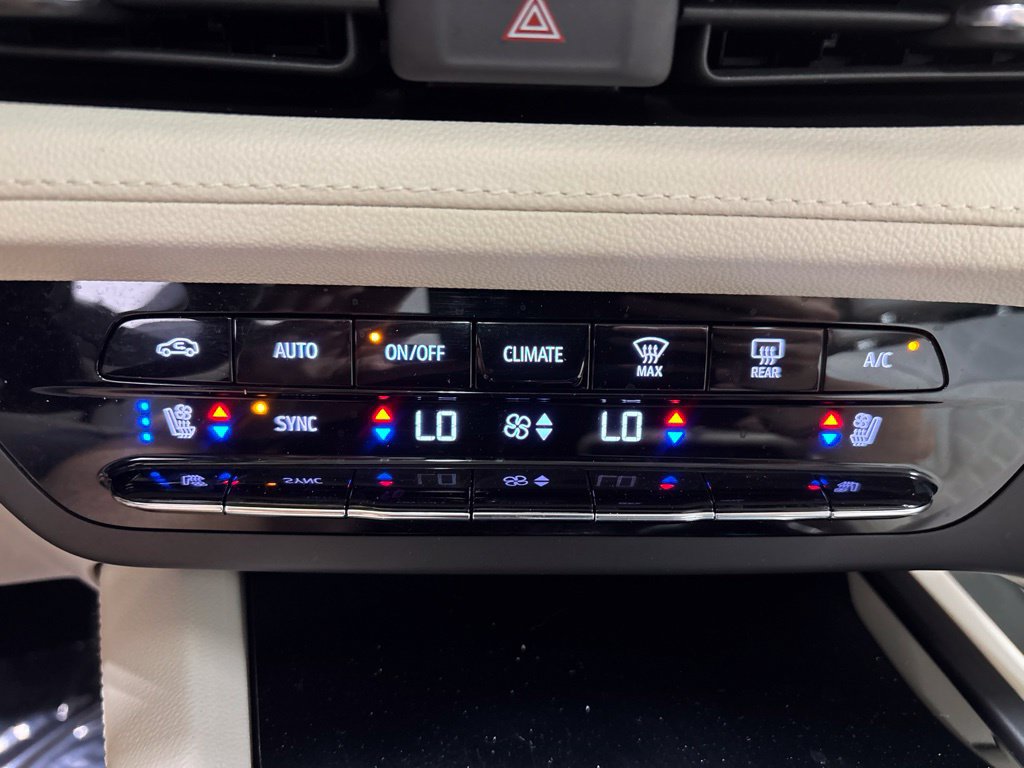 Used 2023 Buick Envision Avenir AWD/4WD image 32