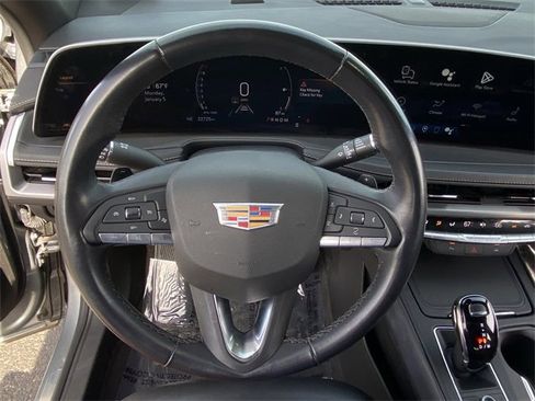 Used 2024 Cadillac XT4 Premium Luxury image 10