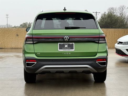 New 2026 Volkswagen Taos SE image 8