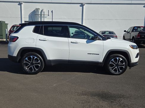 Used 2022 Jeep Compass Limited w/ Sun and Sound Group AWD/4WD image 6