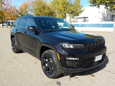 New 2025 Jeep Grand Cherokee Limited w/ Black Appearance Package image 1