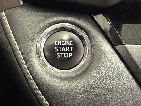 Used 2017 Toyota RAV4 XLE AWD/4WD image 14
