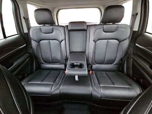 Used 2023 Jeep Grand Cherokee Limited image 16