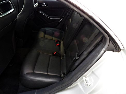 Used 2014 Mercedes-Benz CLA 250 image 10