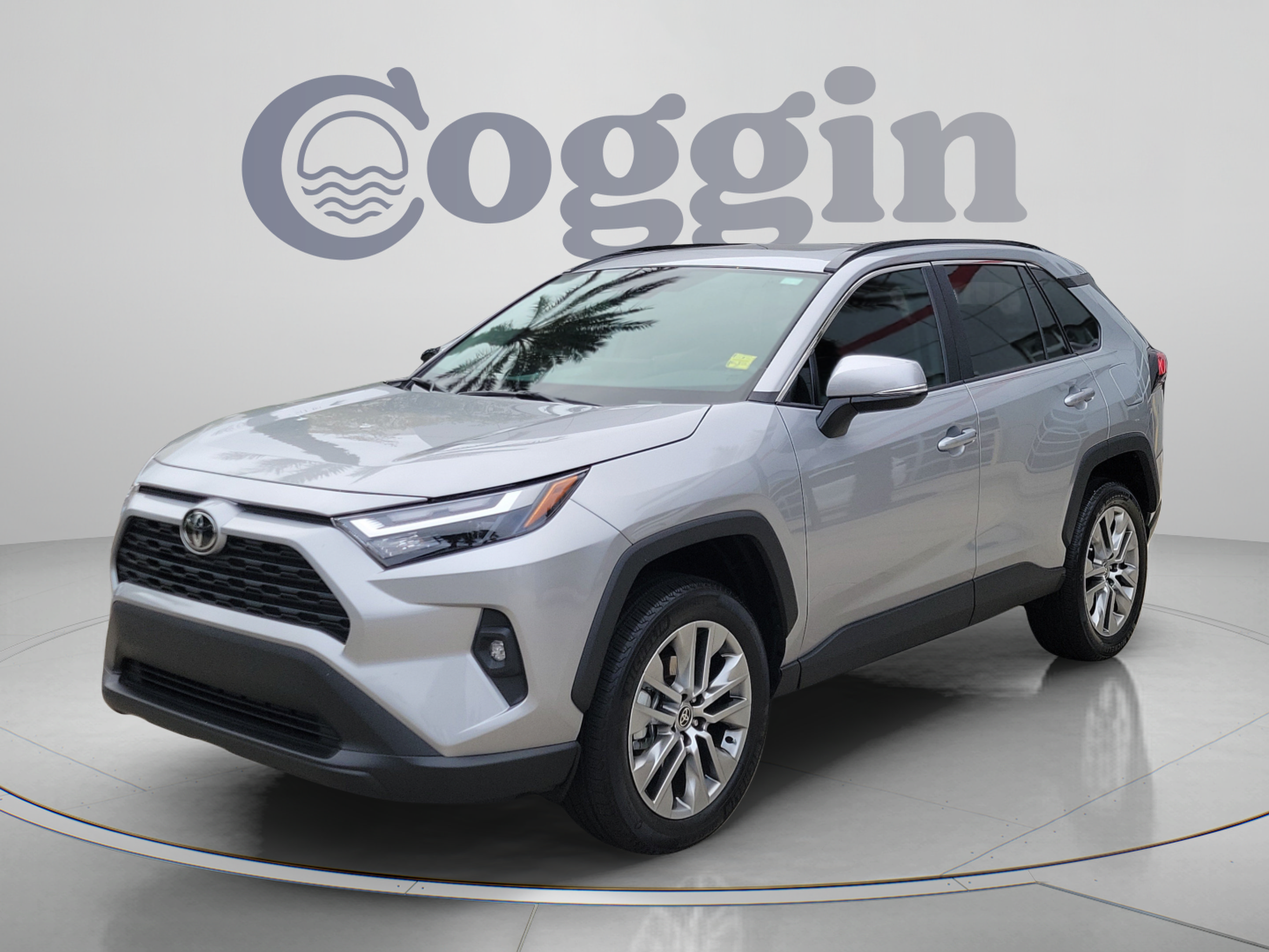 Used 2022 Toyota RAV4 XLE Premium FWD image 1