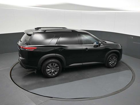 Used 2025 Nissan Pathfinder SV AWD/4WD image 17