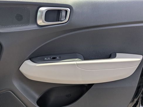 Used 2025 Hyundai Venue SEL FWD image 32