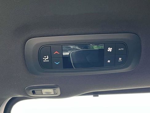 New 2026 Chrysler Pacifica Limited image 17