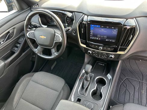 Used 2022 Chevrolet Traverse LT image 11