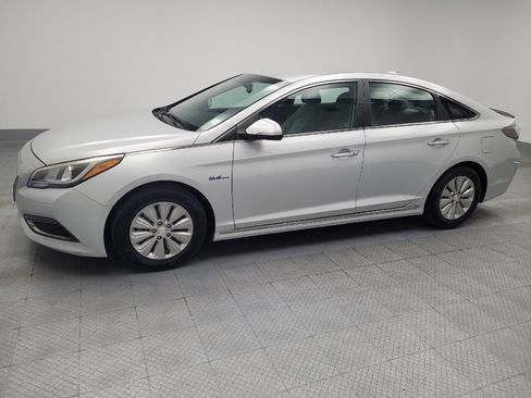 Used 2016 Hyundai Sonata SE image 2