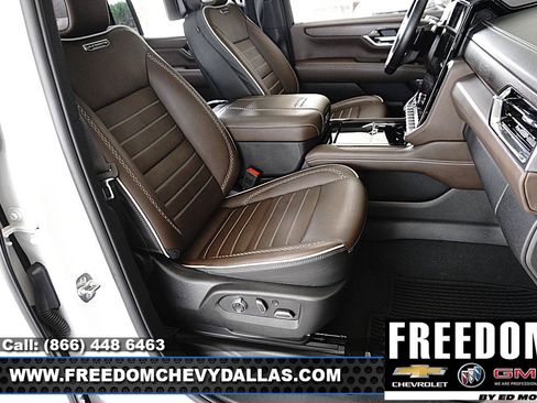 Used 2025 GMC Yukon XL Denali Ultimate AWD/4WD image 12