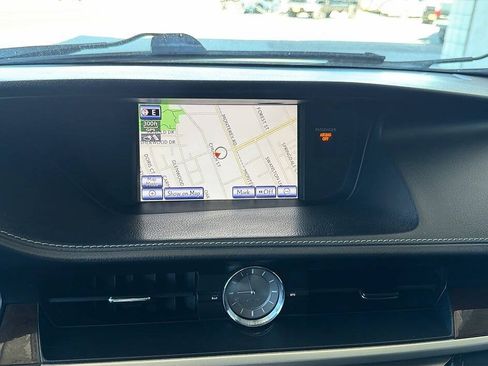 Used 2014 Lexus ES 350 w/ Luxury Package FWD image 10