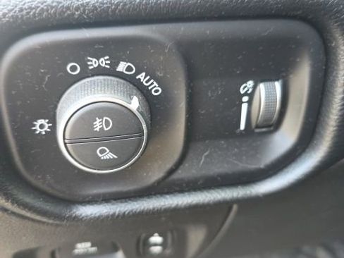 Used 2022 RAM 1500 Big Horn AWD/4WD image 16