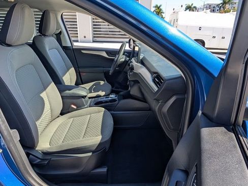 Used 2022 Ford Escape SE w/ SE Sport Appearance Package image 19