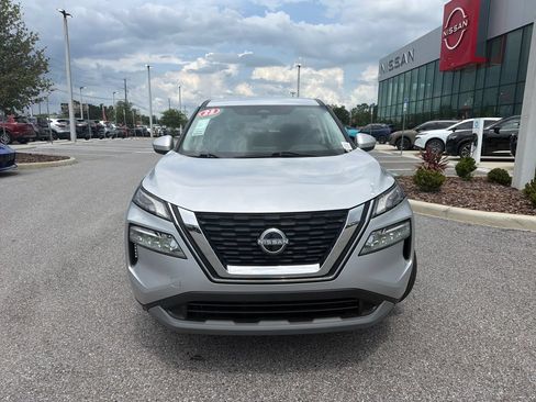 Used 2023 Nissan Rogue SV FWD image 2