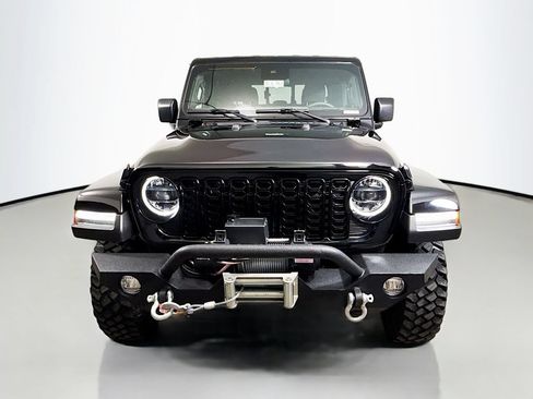 Used 2024 Jeep Gladiator Sport AWD/4WD image 2