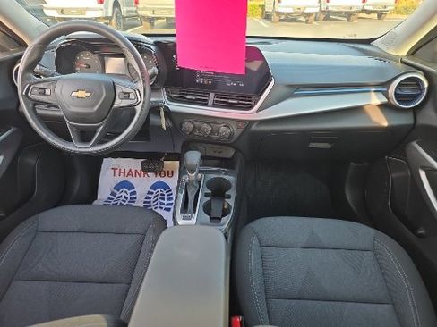Used 2024 Chevrolet Trax LS w/ LS Convenience Package image 2