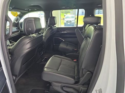 Used 2024 Jeep Wagoneer Series II AWD/4WD image 10