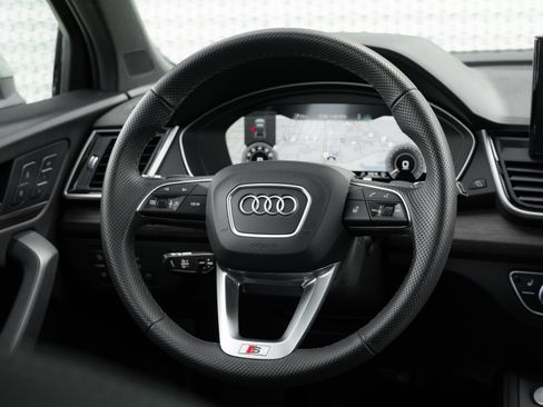 Certified 2025 Audi Q5 e Premium Plus w/ Premium Plus Package AWD/4WD image 9