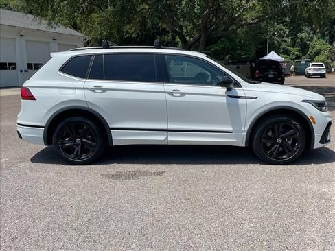 Used 2023 Volkswagen Tiguan SE R-Line FWD image 2