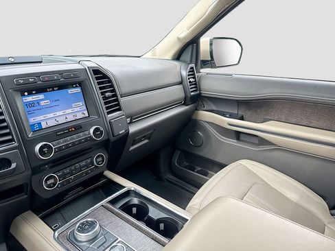 Used 2018 Ford Expedition Limited w/ Equipment Group 301A AWD/4WD image 21