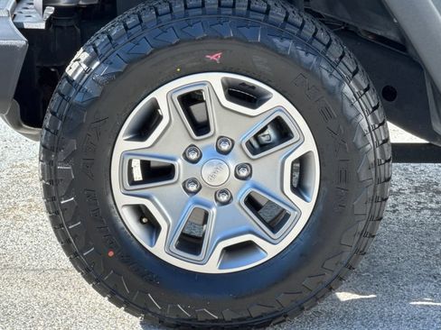 Used 2016 Jeep Wrangler Rubicon w/ Power Convenience Group AWD/4WD image 23