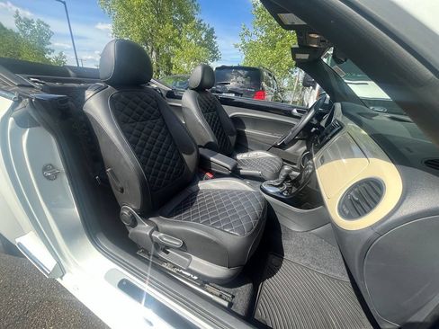 Used 2019 Volkswagen Beetle 2.0T Final Edition SEL FWD image 17