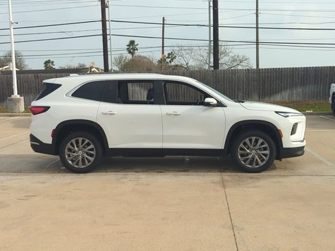 Used 2025 Buick Enclave Preferred image 4
