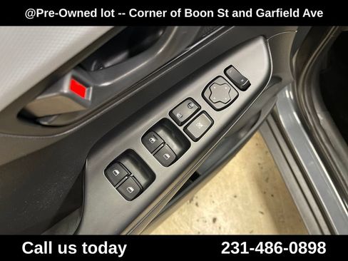 Used 2020 Hyundai Kona SE AWD/4WD image 16