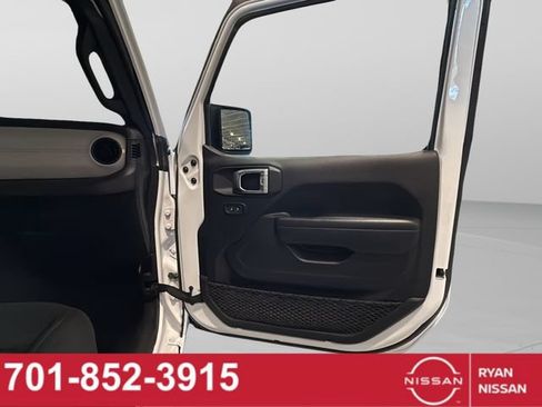 Used 2024 Jeep Wrangler Unlimited AWD/4WD image 37