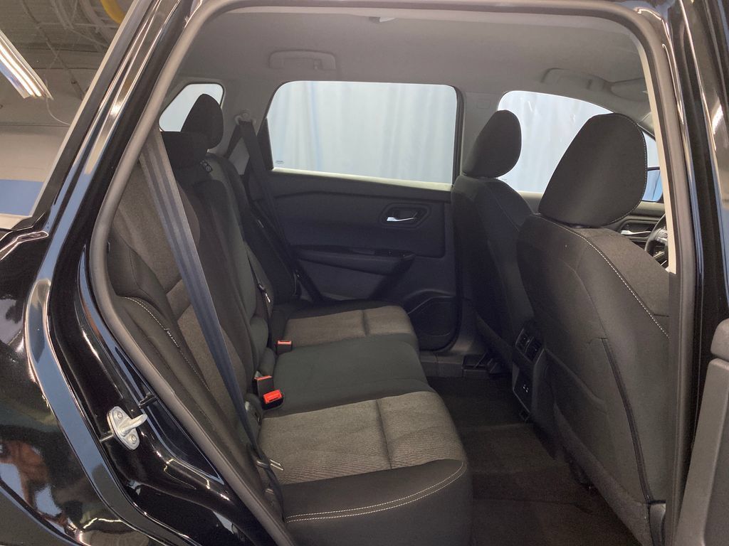 Used 2025 Nissan Rogue SV AWD/4WD image 36