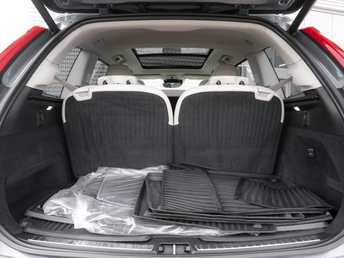 Used 2022 Volvo XC90 T5 Momentum w/ Climate Package image 28