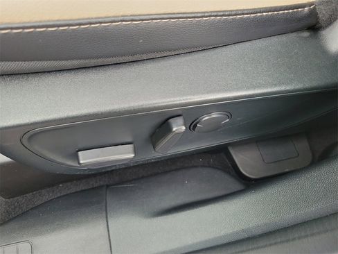 Used 2022 Ford Escape Titanium image 15