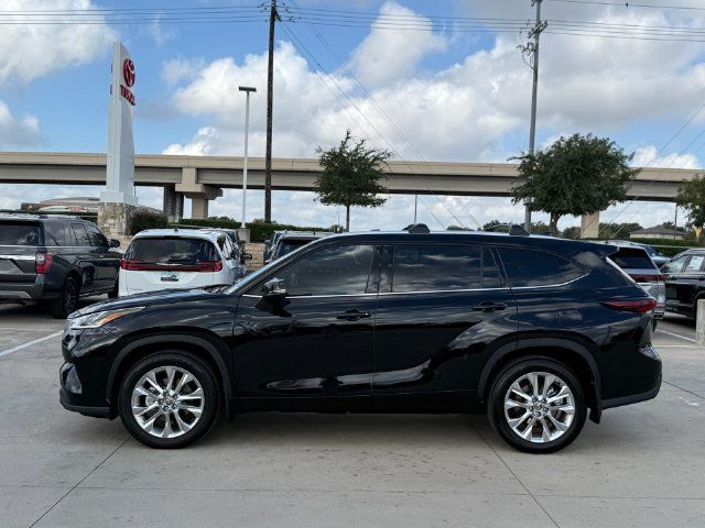 Used 2026 Toyota Highlander Limited AWD/4WD image 8