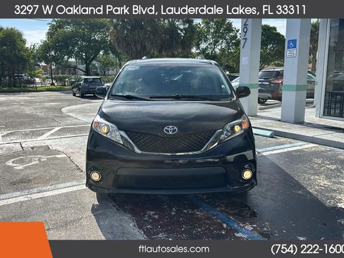 Used 2014 Toyota Sienna SE FWD image 5