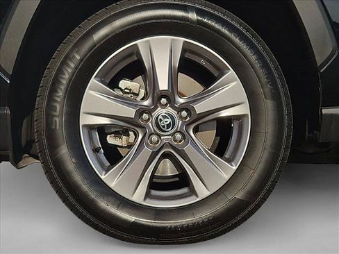 Used 2025 Toyota RAV4 XLE FWD image 29
