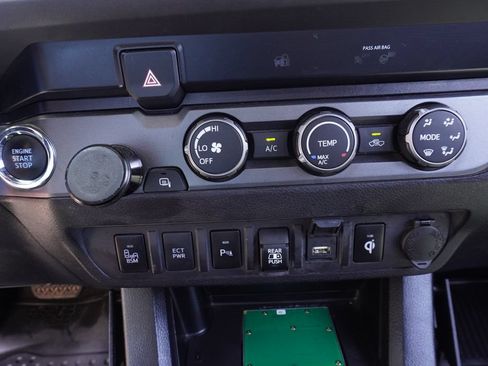 Used 2020 Toyota Tacoma TRD Off-Road w/ Technology Package RWD image 21