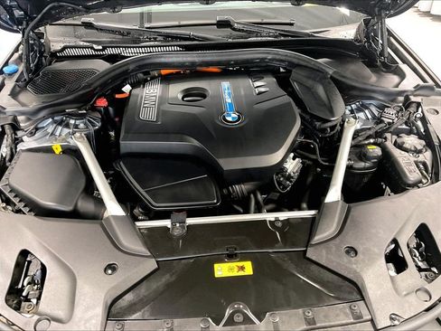 Used 2019 BMW 530e xDrive w/ Convenience Package AWD/4WD image 35